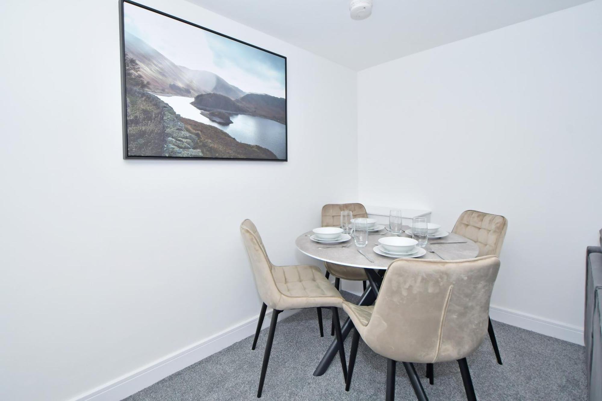 Sapphire Apartments By Yourstays - Luxury 2 Bedroom Apartments In Кру Экстерьер фото