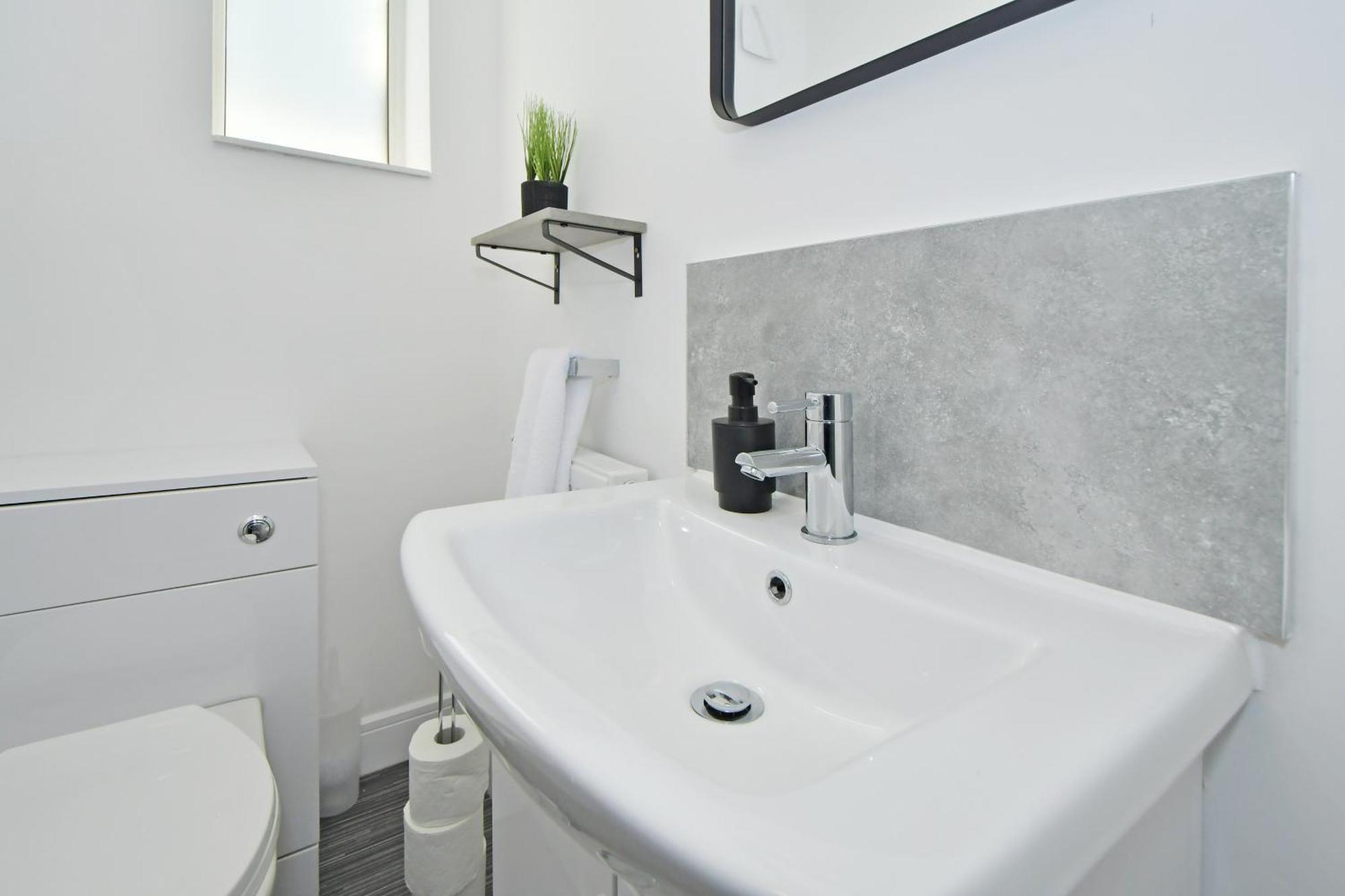 Sapphire Apartments By Yourstays - Luxury 2 Bedroom Apartments In Кру Экстерьер фото