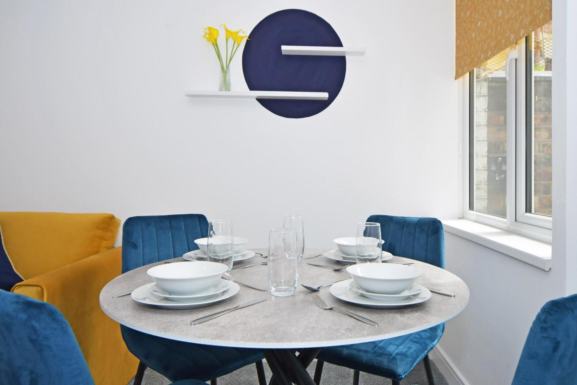 Sapphire Apartments By Yourstays - Luxury 2 Bedroom Apartments In Кру Экстерьер фото