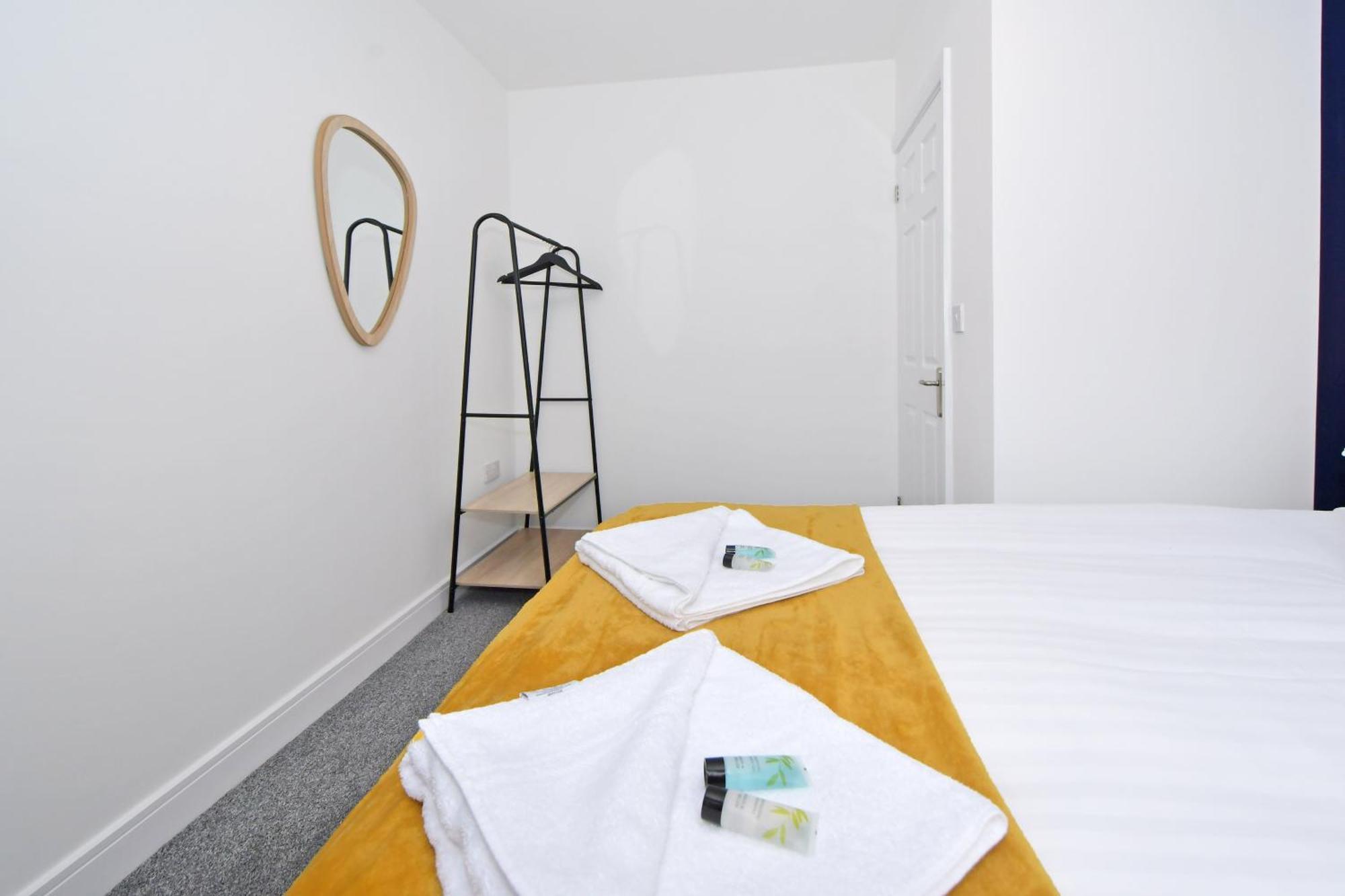 Sapphire Apartments By Yourstays - Luxury 2 Bedroom Apartments In Кру Экстерьер фото